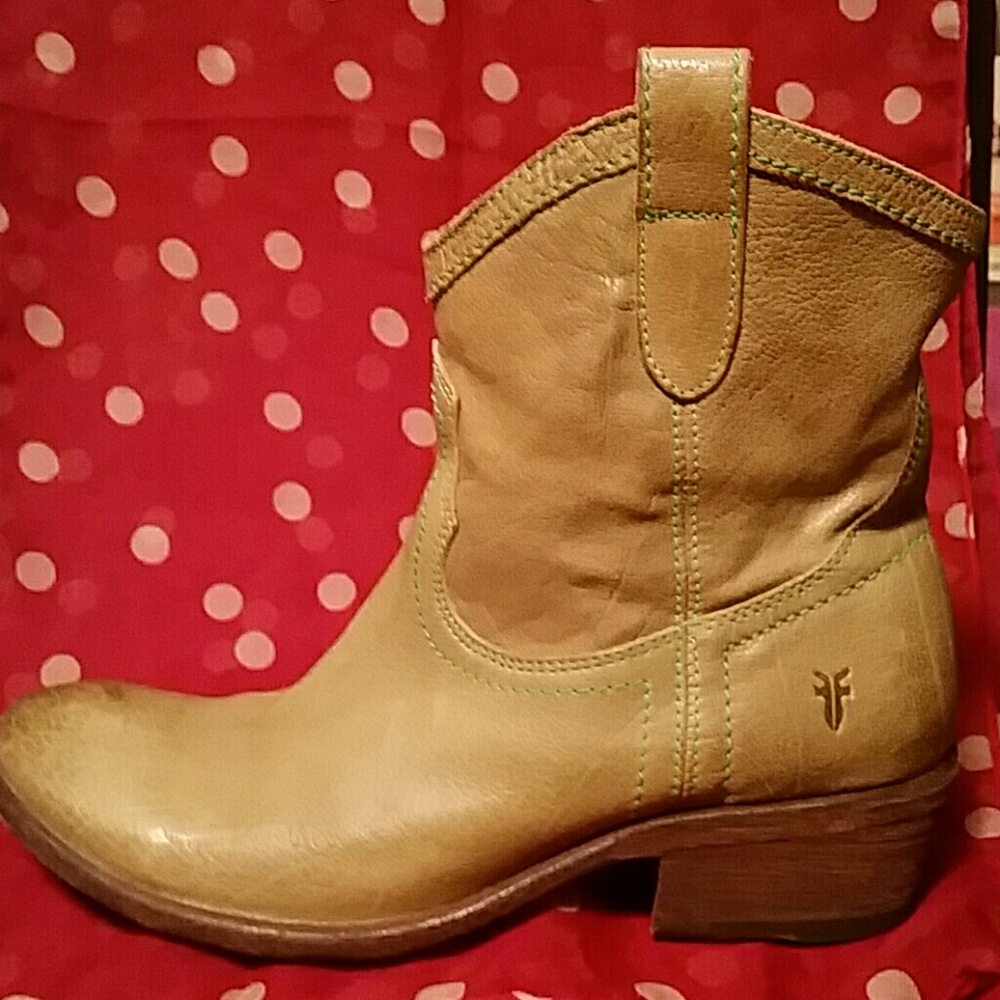 Frye Carson Shorties♡for a steal!